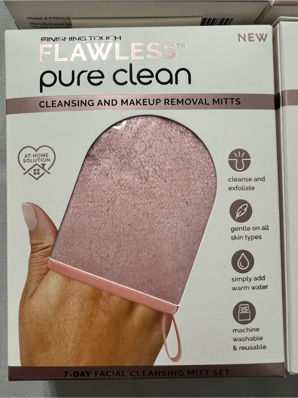 Finishing Touch Flawless Pure Clean Pink Makeup Removal Mitt